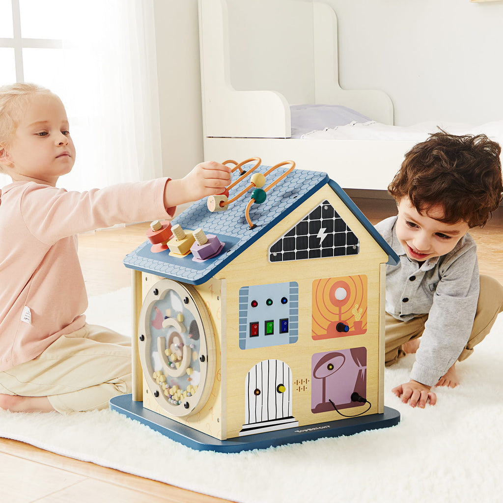 Enfants qui jouent avec la maison d’activités bébé 12 en 1 éducative interactive 